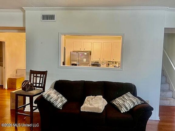 3rd image of 1020 Bayridge Dr