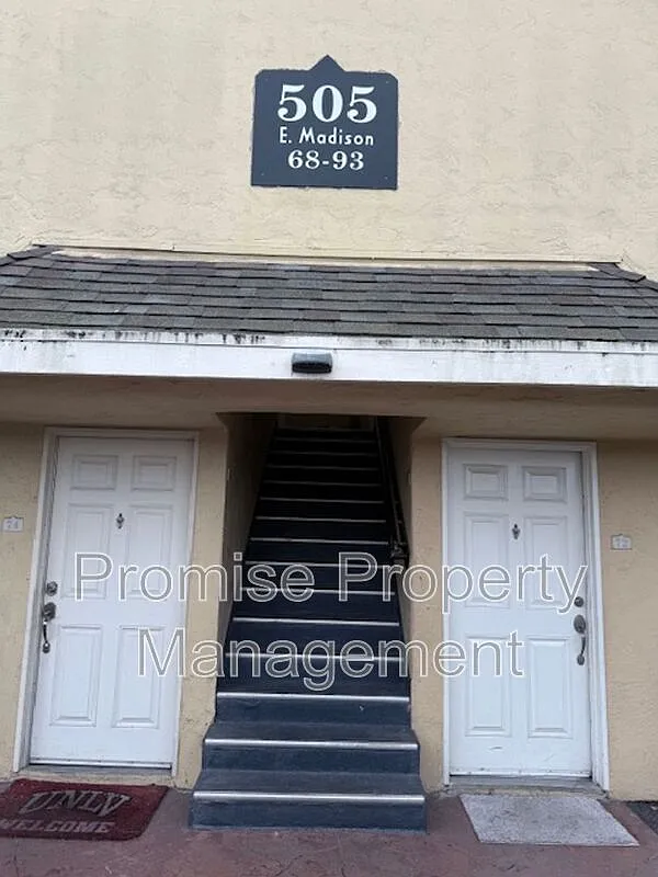 2 bed, 1.5 bath, 925 sqft, $2,100 — Photo 1