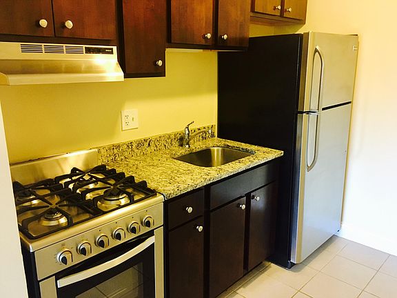 3rd image of 5858 W Fullerton Ave #5858201