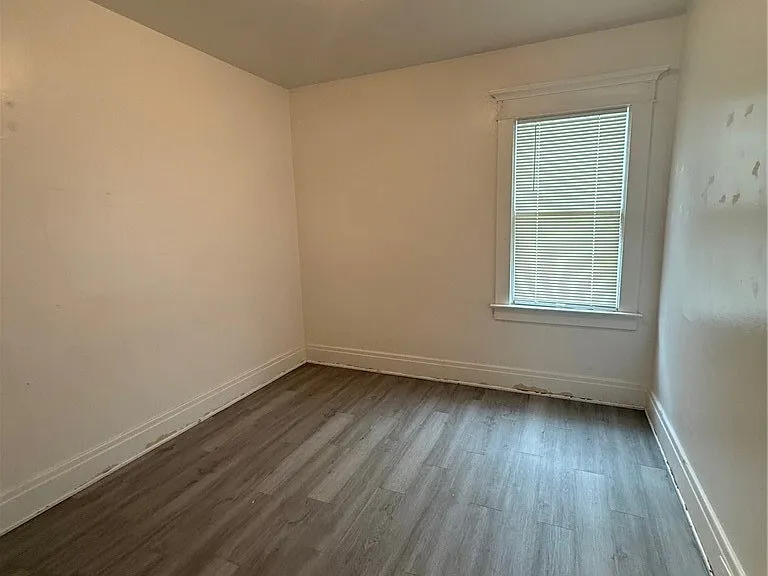 61 Baxter St #UPPER — Photo 12