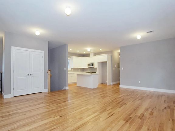 5th image of 428 Lamont Ave #2