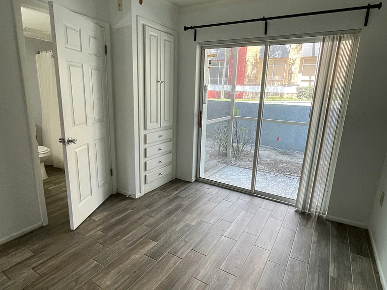 145 Oyster Bay Cir #150 — Photo 6