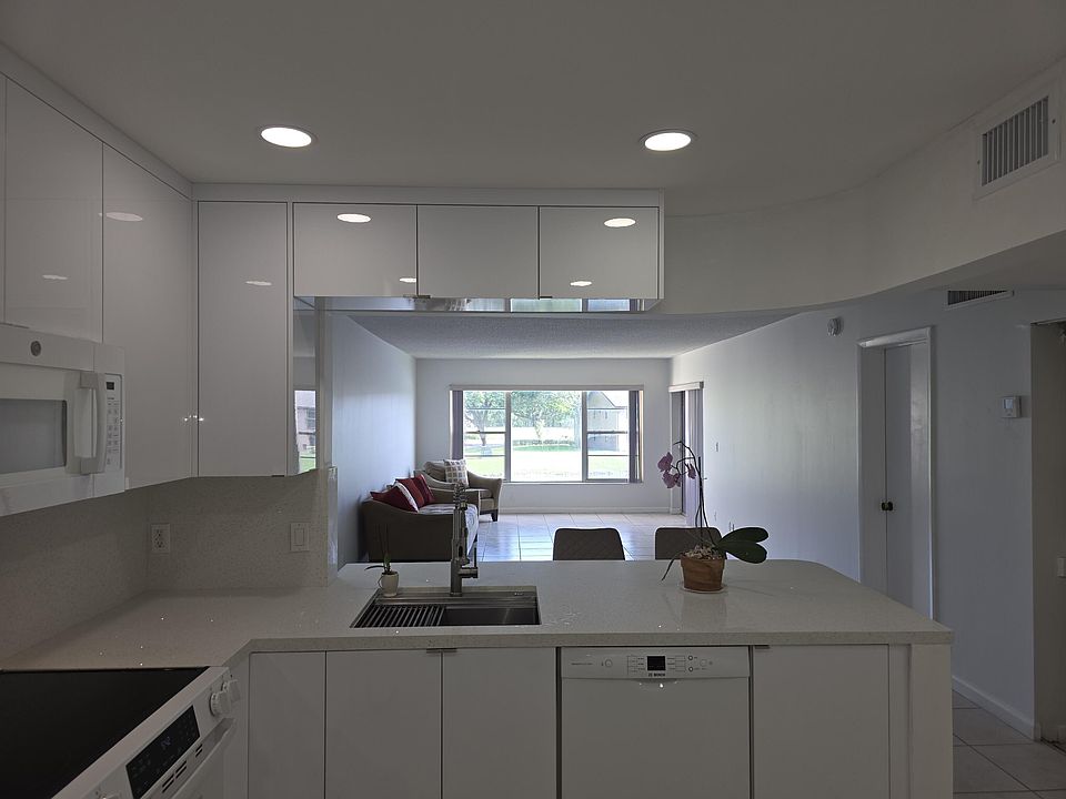 1st image of 3905 N Nob Hill Rd APT 206