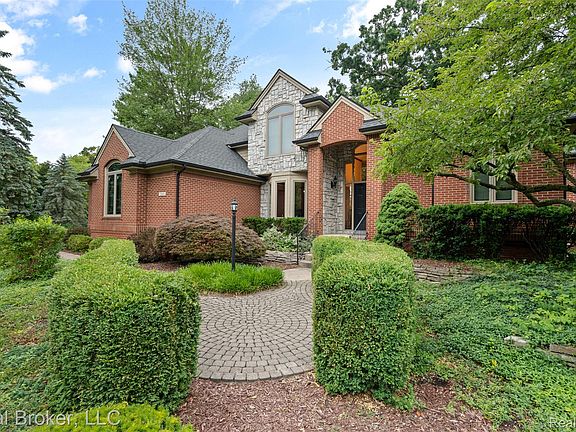 3rd image of 260 Forest Crest Dr