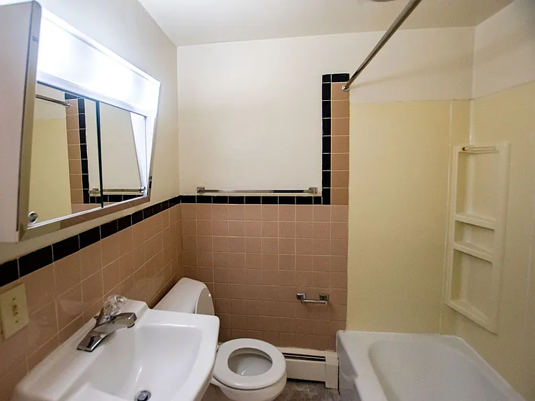 State Street Apartments — Photo 22