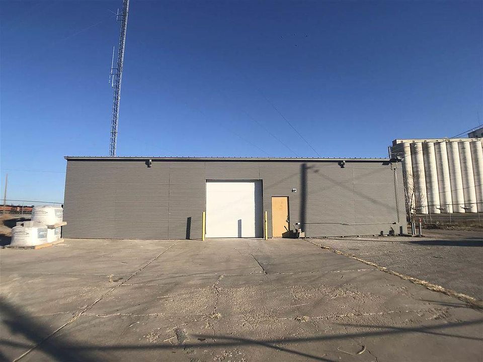 1st image of 600 E Trail St