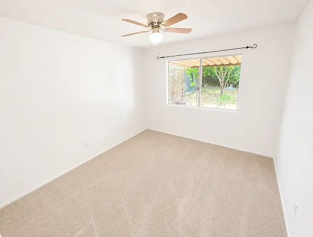 1527 Temple Heights Dr — Photo 4