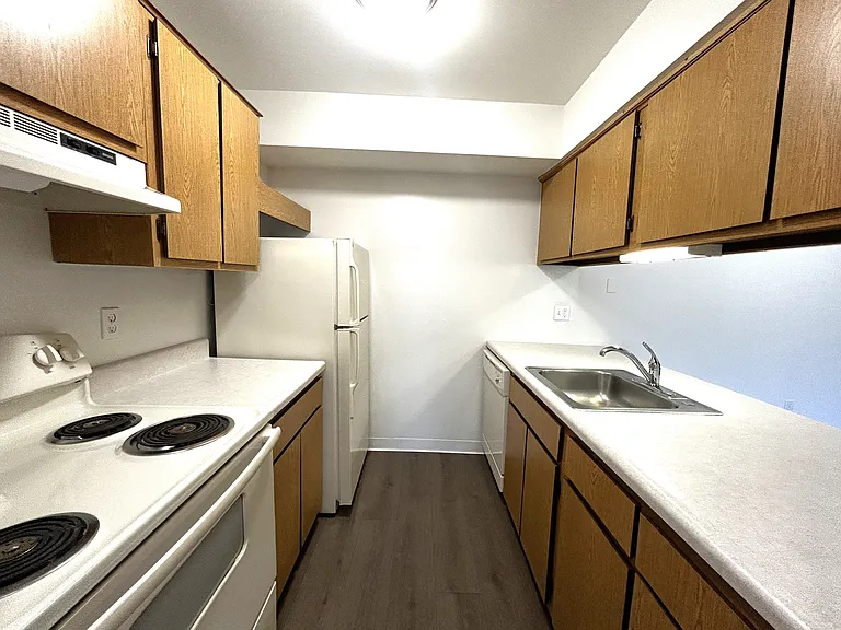 Charter Oaks Apartments — Photo 120