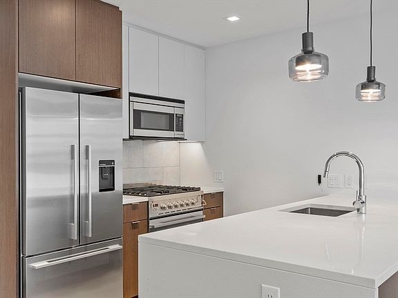 5th image of 375 Canal St Unit 703