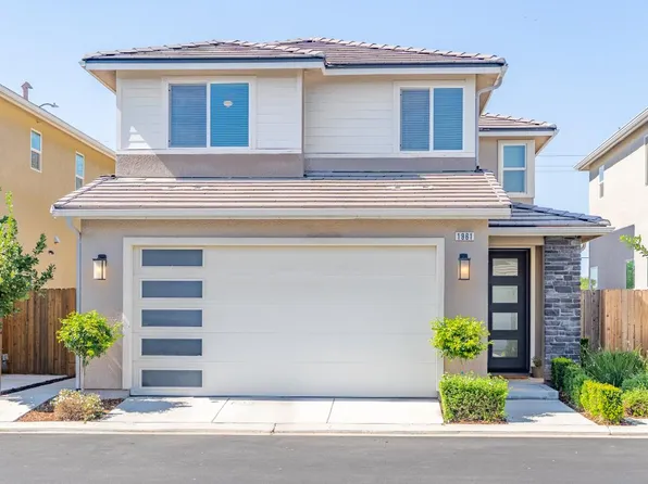 1961 Oak Ln, Clovis, CA 93611