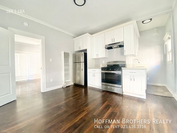 3rd image of 1832 N Wilton Pl