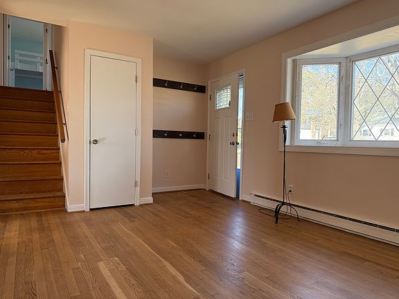4th image of 2715 Terry Dr