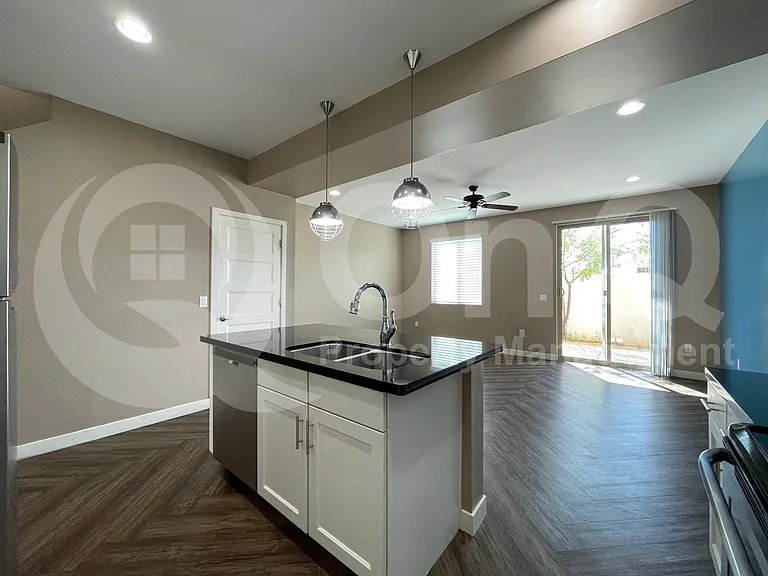 1264 E Curry Rd — Photo 10