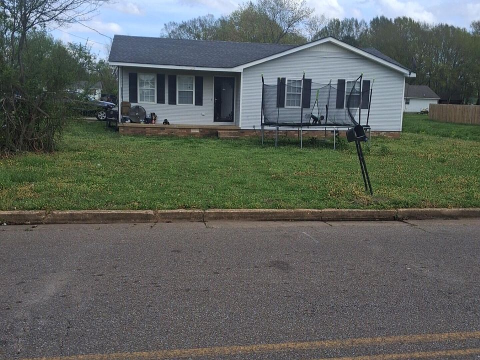 1st image of 320 Robin Dr
