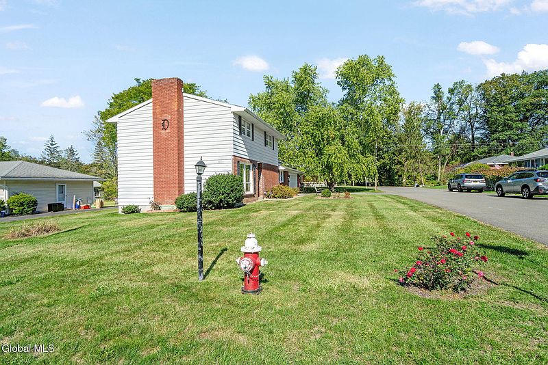 3rd image of 25 Farley Drive
