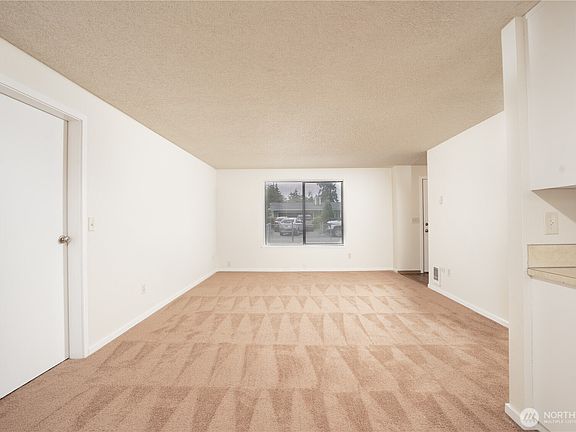 5th image of 17325 11th Avenue Ct E