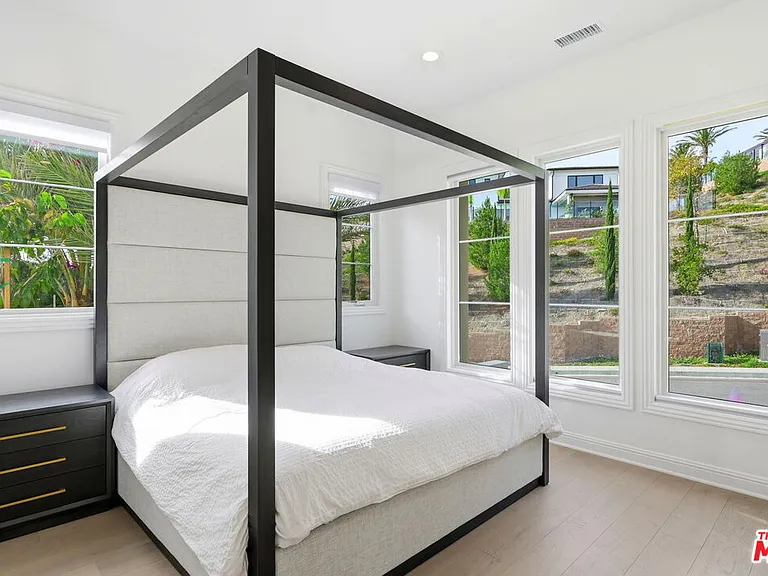 20448 W Liverpool Way — Photo 33