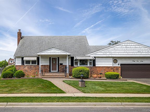 3rd image of 3960 Wellwood Road
