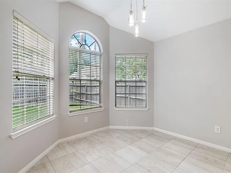 1319 Castlemist Dr — Photo 15