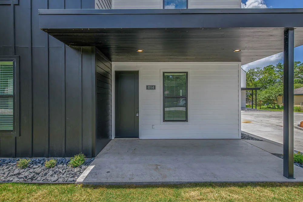4 bed, 4.5 bath, 2100 sqft, $3,600 — Photo 3