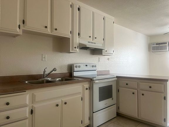 2nd image of 364 S Olive St APT 5