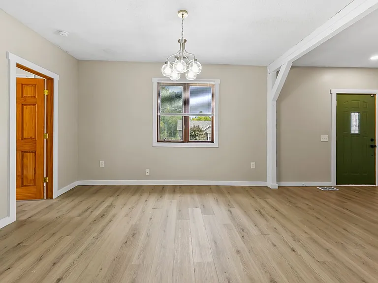 125 E Charles St — Photo 18