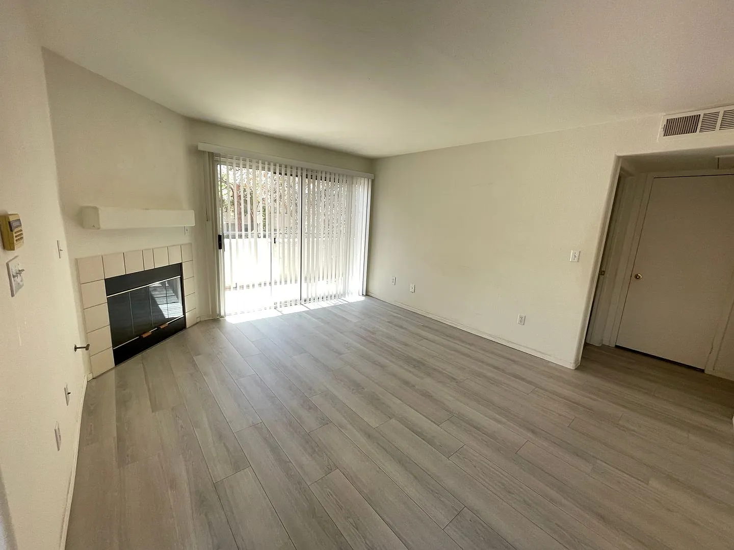 Awesome one bedroom one bath condo — Photo 3