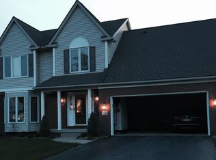 122 San Fernando Ln, East Amherst, NY 14051