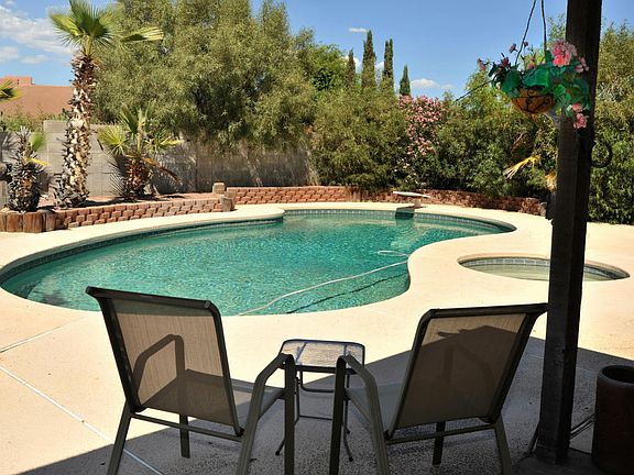 2nd image of 2860 N La Cienega Dr
