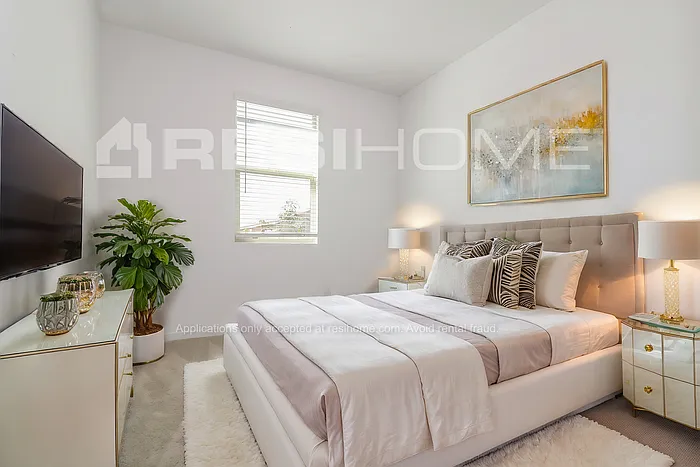 18030 W Pierson St — Photo 9