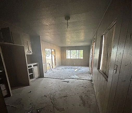 5th image of 2735 E Carver Ave