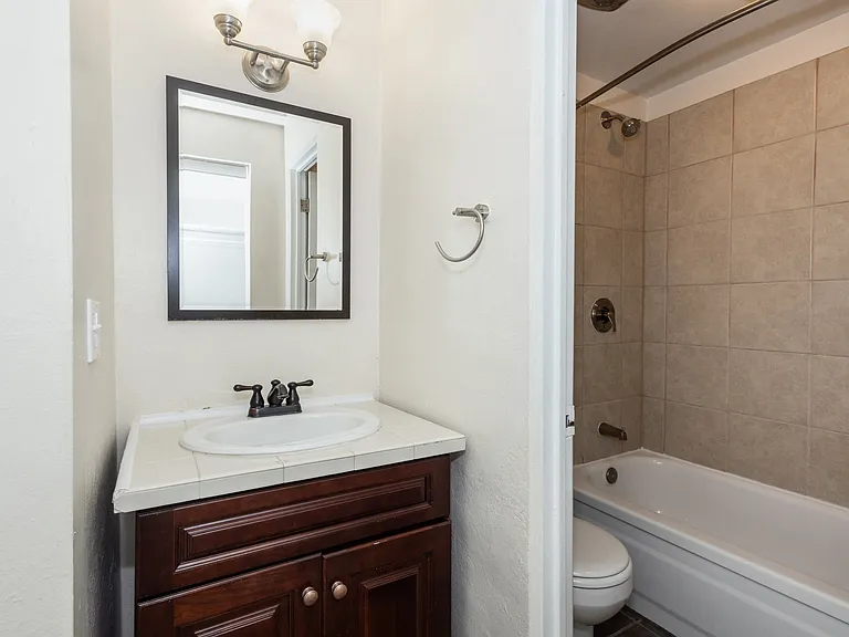 Emerson Flats — Photo 23