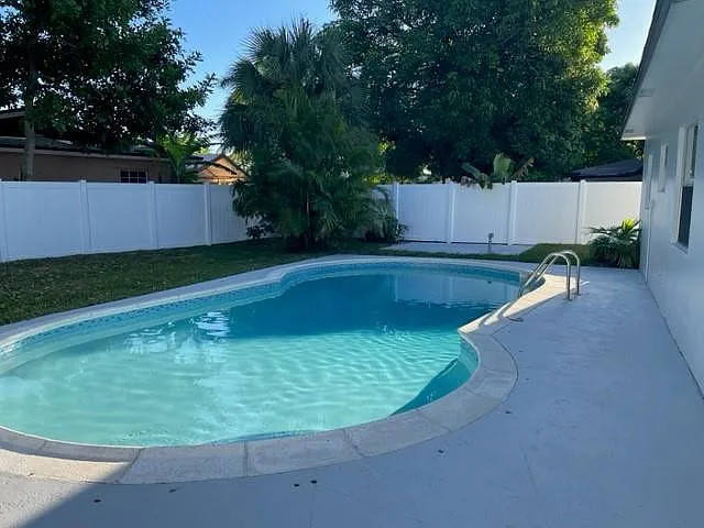 3 bed, 1.0 bath, 1575 sqft, $2,995 — Photo 4