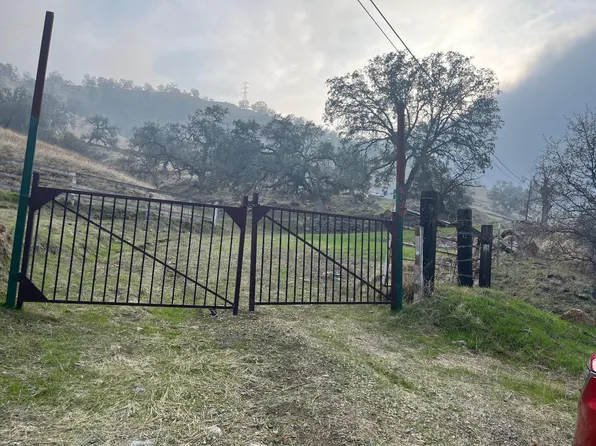 5100 Piedra Rd, Sanger, CA 93657