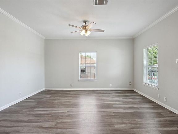 5th image of 216 Warrington Dr