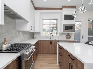 1149 Dansey Ave #102, Coquitlam, BC V3K3H5