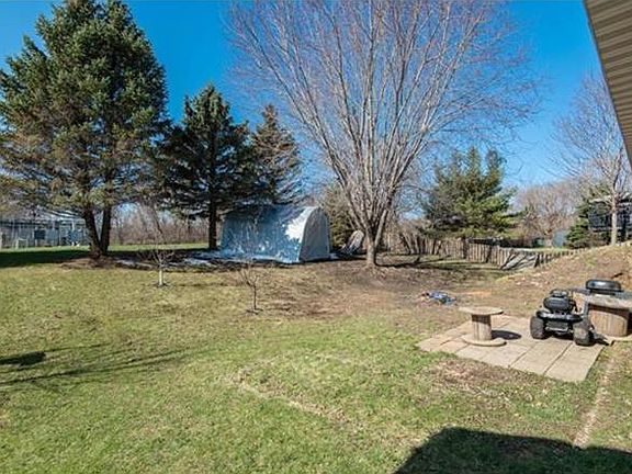 3rd image of 706 Headley Ct