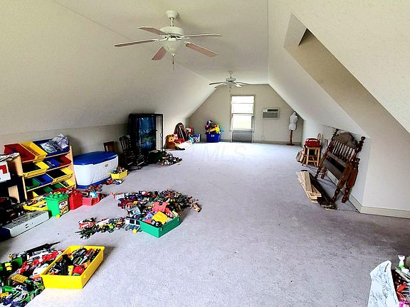 4th image of 109 Fox Den Ct