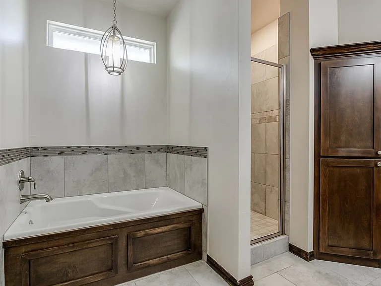 2200 Alta Vista Ln — Photo 29