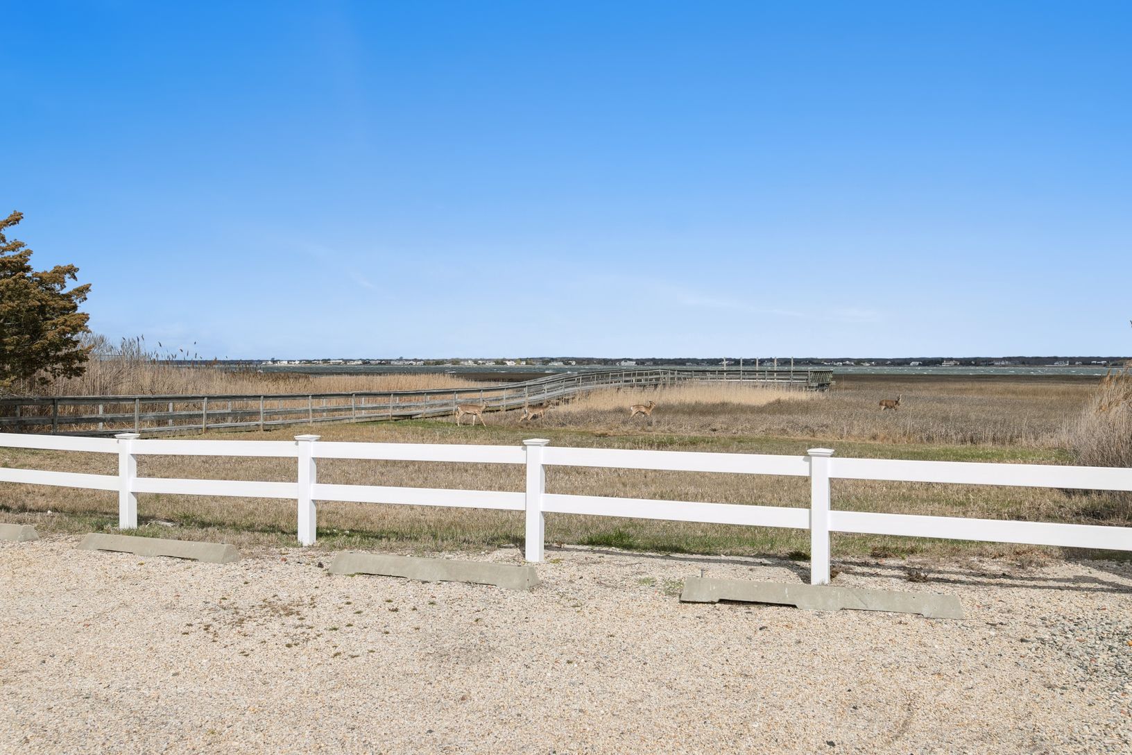  The Sandpiper's private bay access.