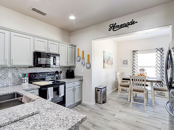 2nd image of 44249 W CYPRESS Lane