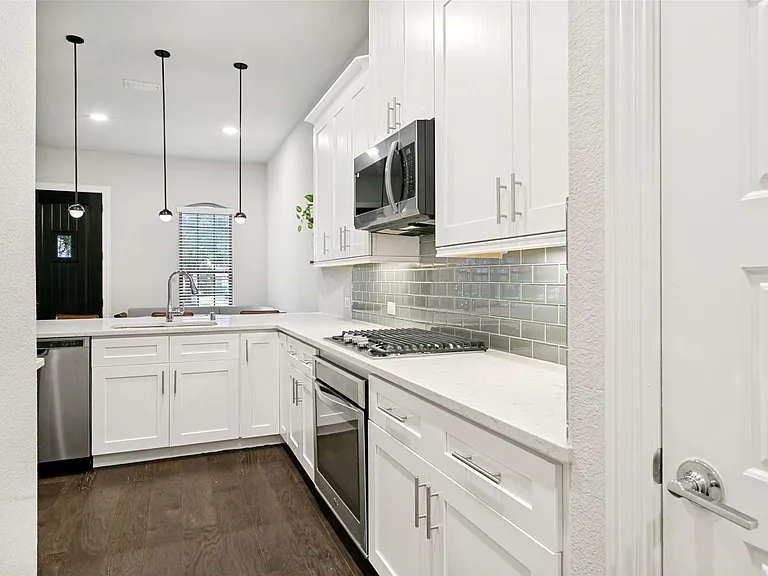 2209 Zenith Ave — Photo 11