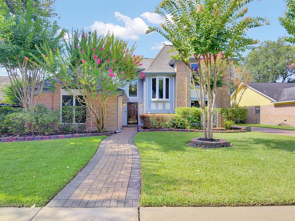 1st image of 1834 Round Lake Dr