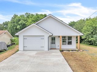 814 Hendrickson St, Clinton, TN 37716