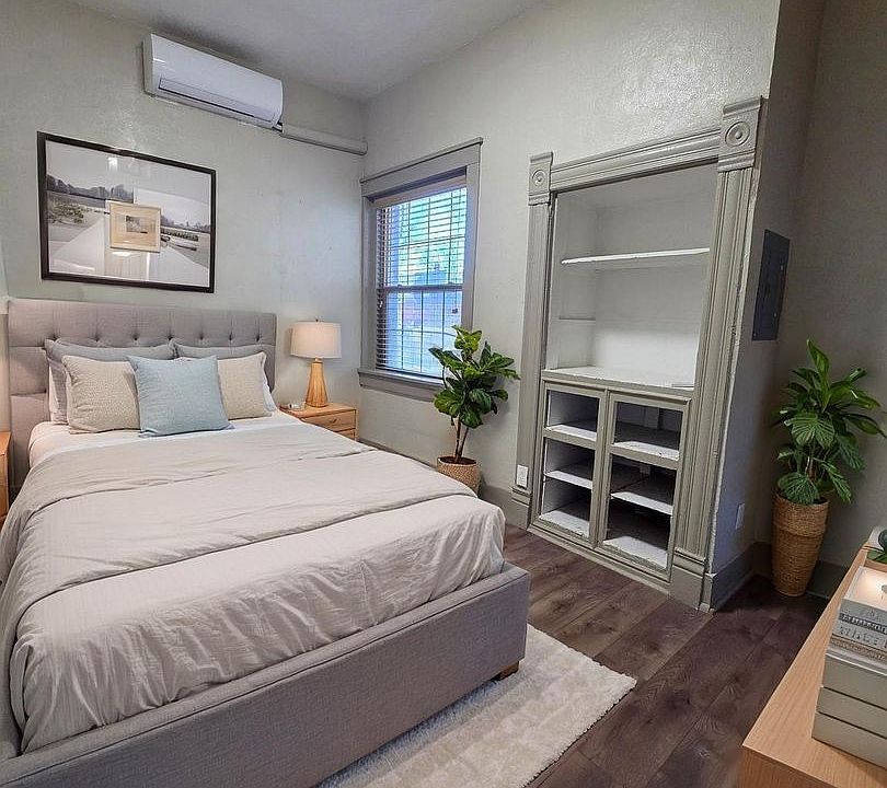 1st image of 1000 Carteret Ave APT 3