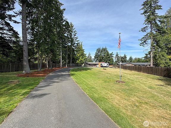 5th image of 223 Cedar Park Drive