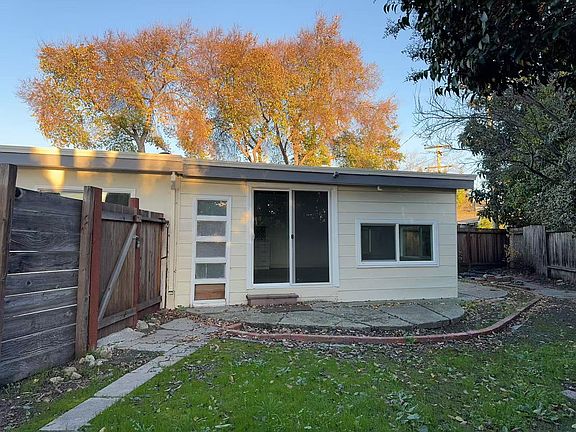2nd image of 1076 Chico Ct #B