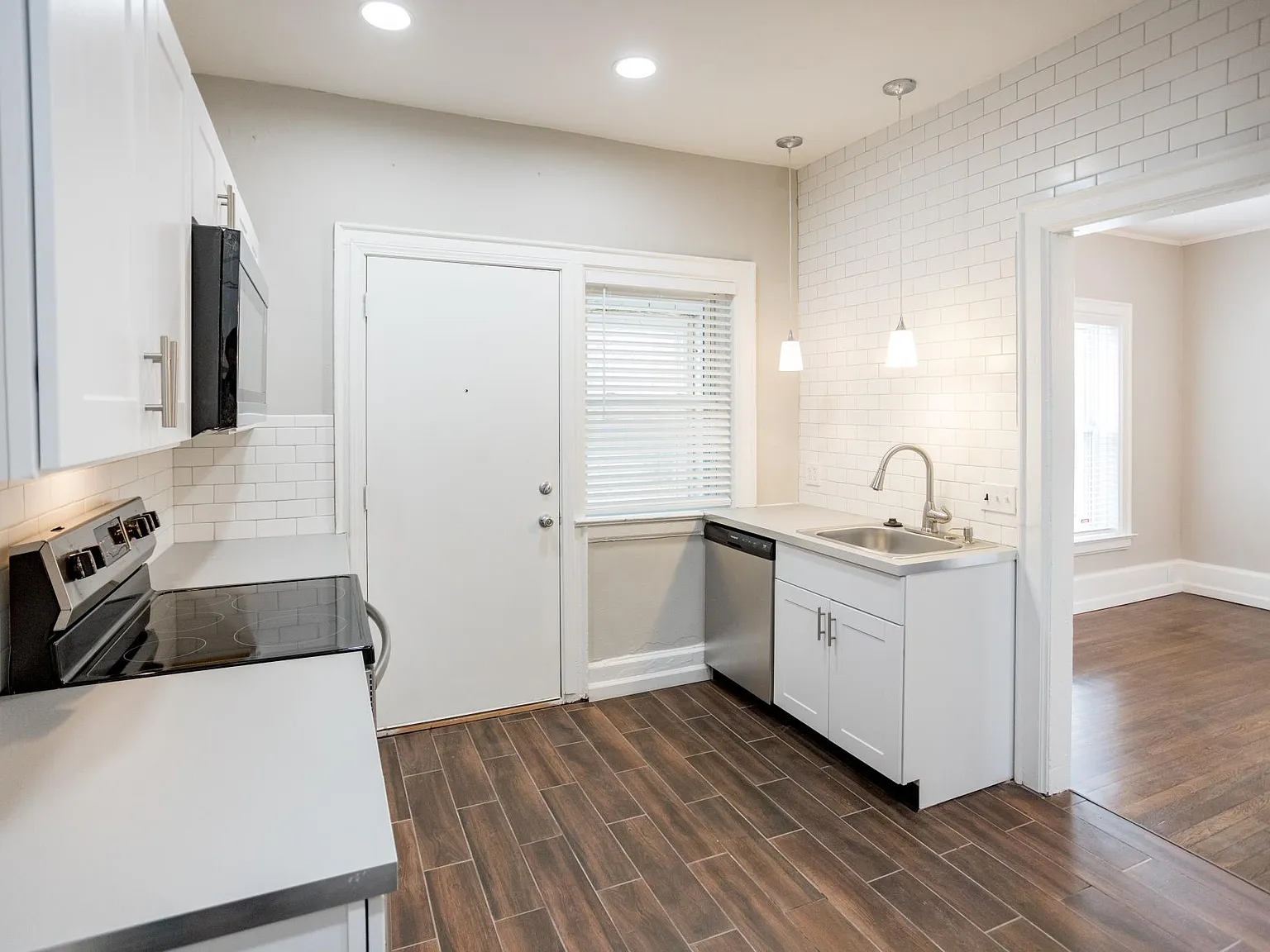 8142 E Vernor Hwy — Photo 3