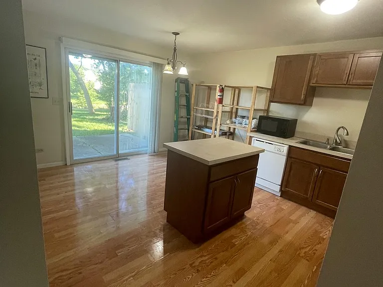 1151 Brockton Ct — Photo 5
