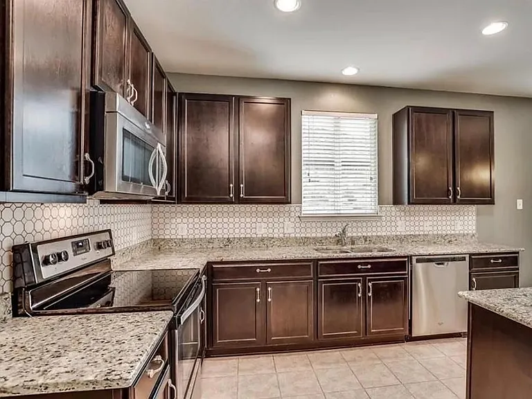 1612 Megan Creek Dr — Photo 17